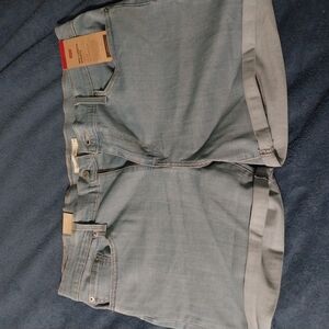 NWT Levi Mid Length Shorts